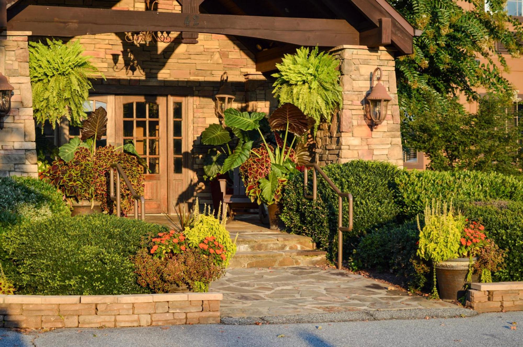 The At 4* Flat Rock