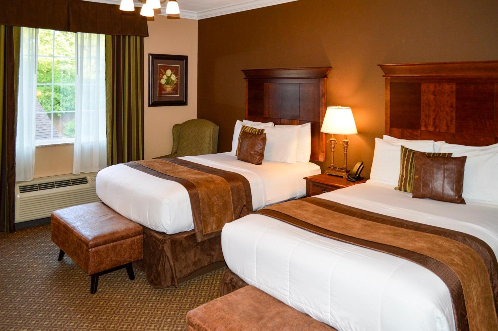The At Hotel Flat Rock